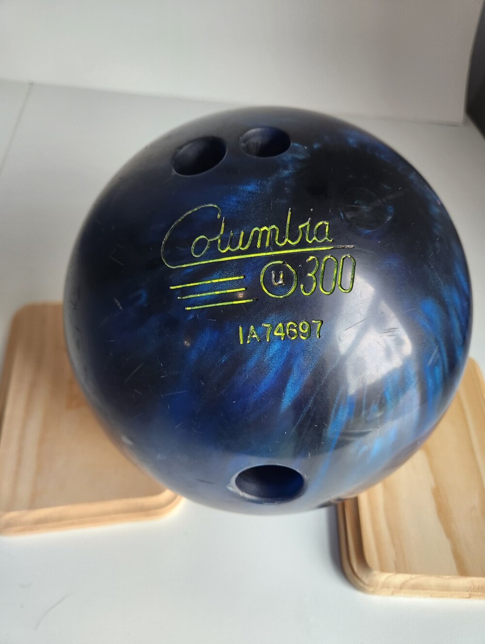 Columbia 300 Pearl Blue U2 Bowling Ball 15.6 lb